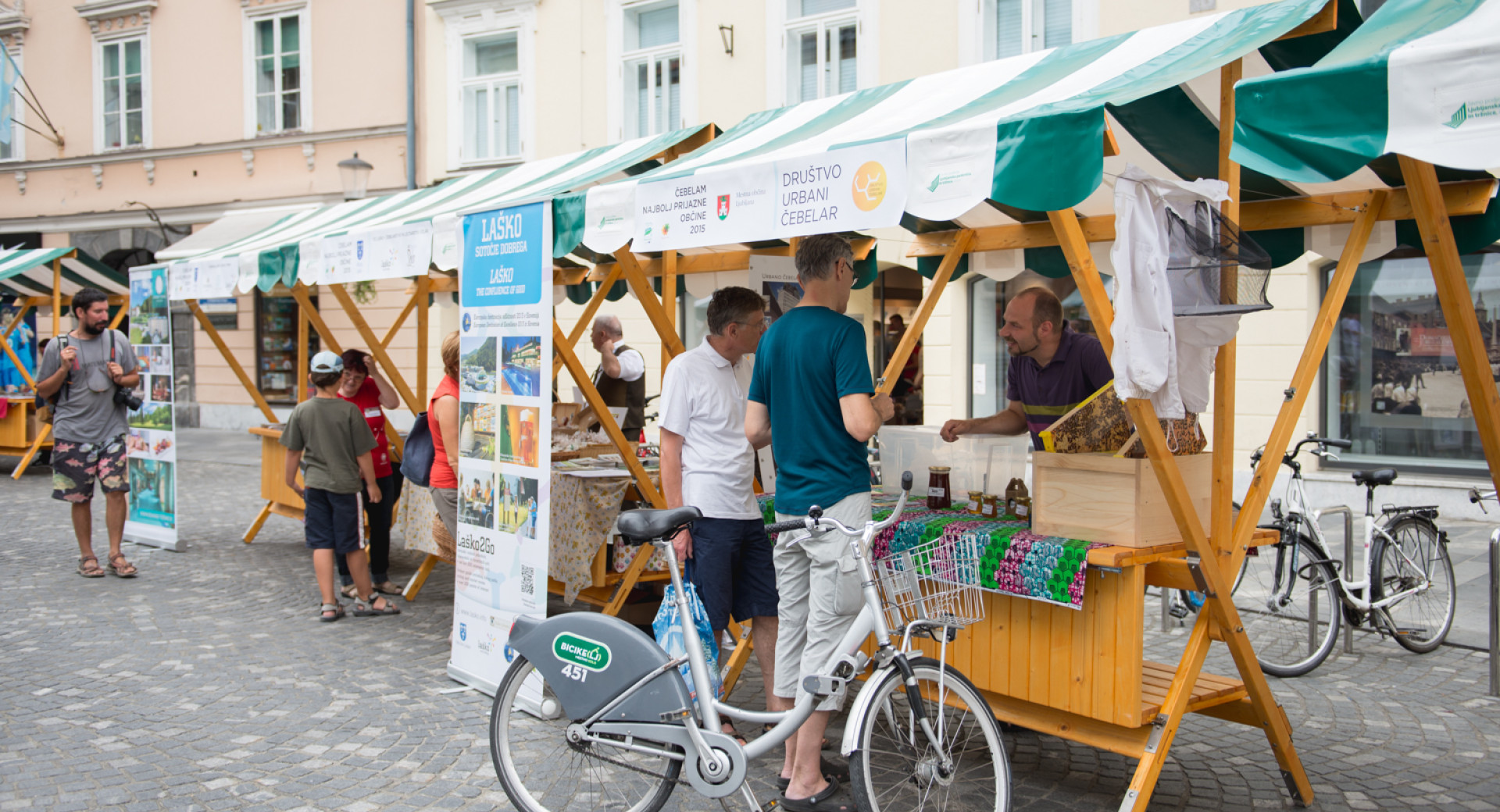 Stojnice na ulicah Ljubljane.