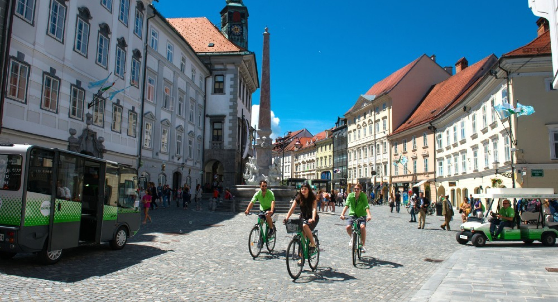 Kolesarji v centru Ljubljane.