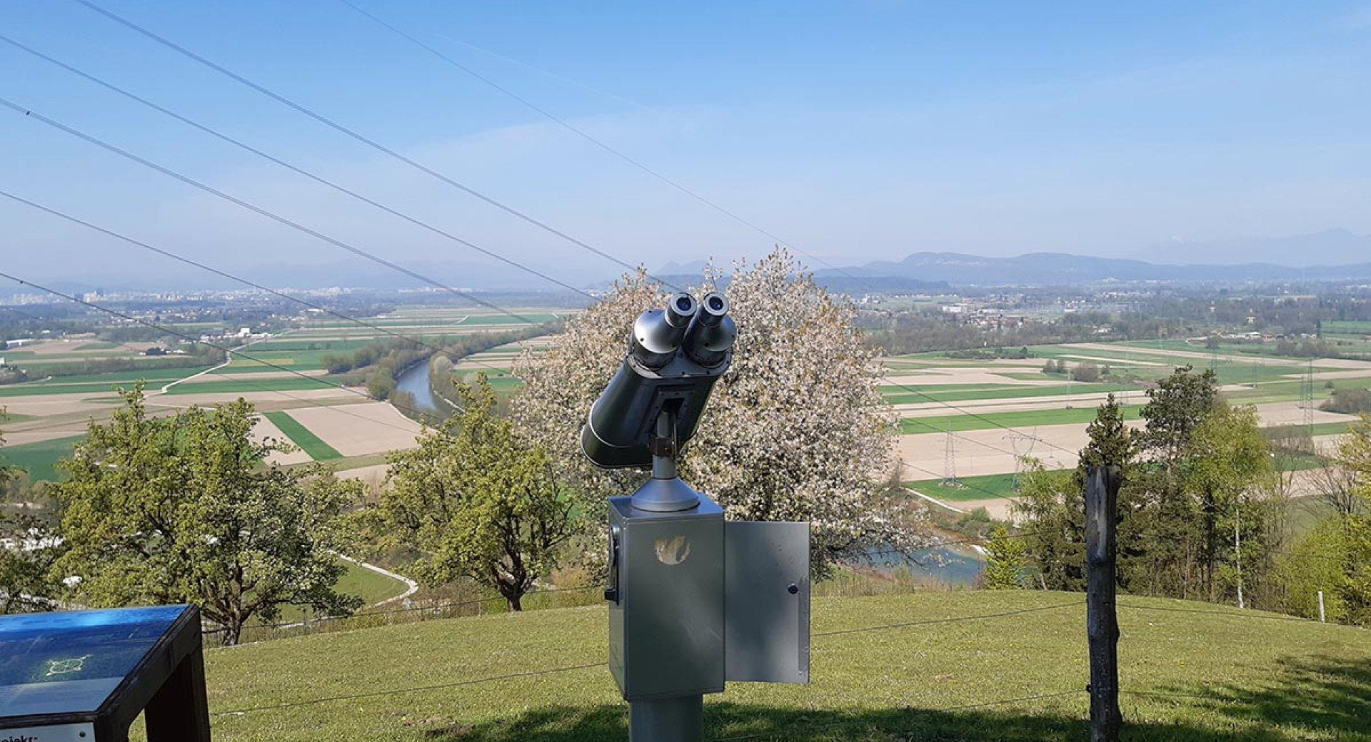 Daljnogled na razgledni točki.