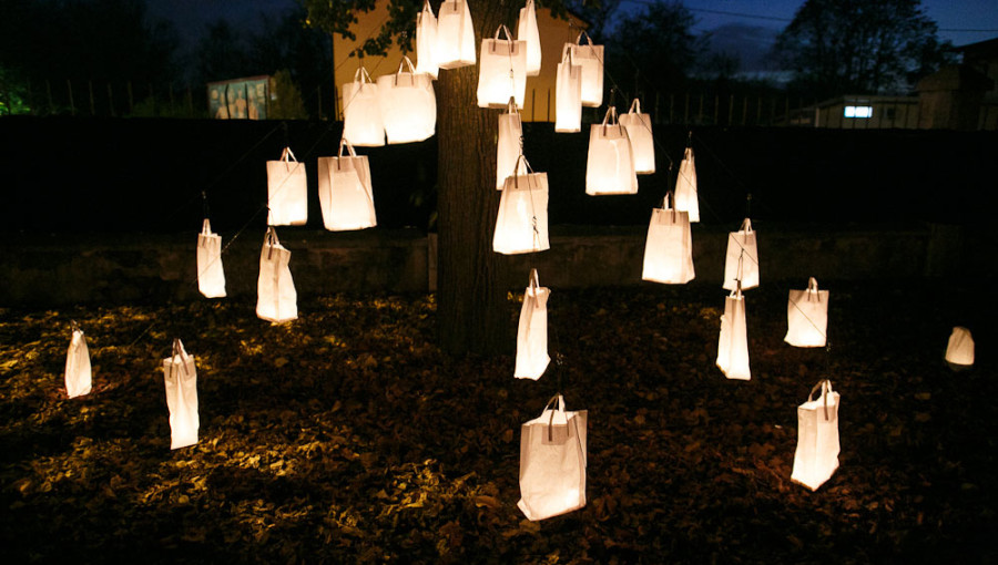An installation with lit lanterns.