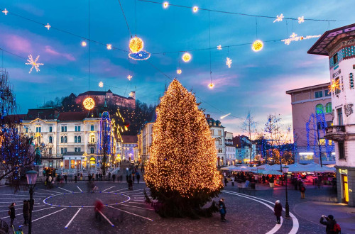 Praznično okrašena Ljubljana.