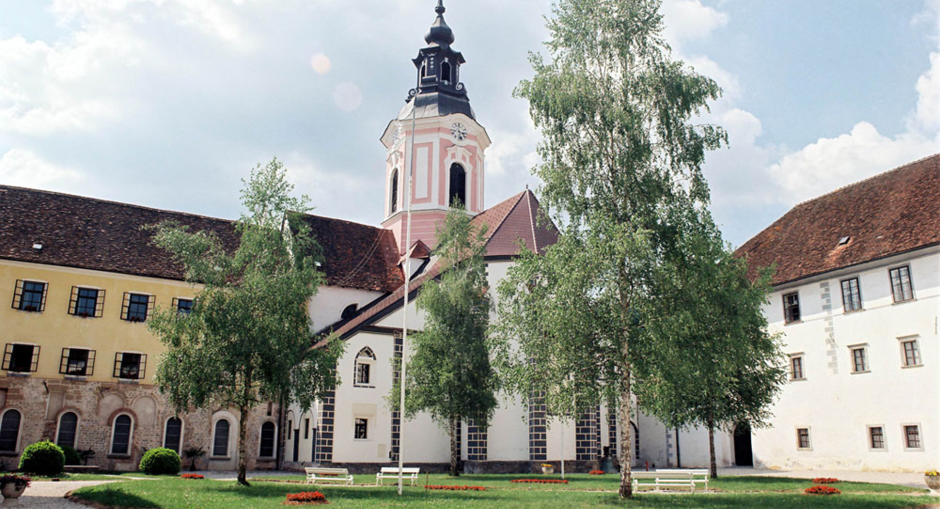 Zunanjost samostana Stična.