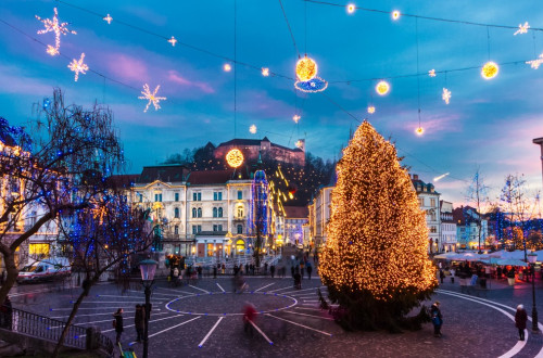 Praznično okrašena Ljubljana.