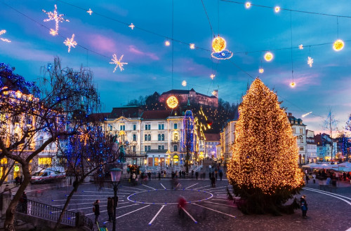 Praznično okrašena Ljubljana.