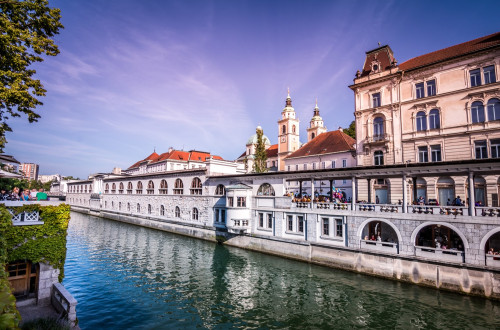 Plečnikove arkade na glavni ljubljanski tržnici.