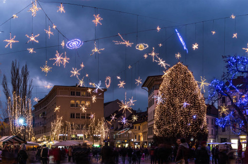 Praznično okrašena Ljubljana.