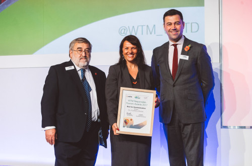 Direktorica Turizma Ljubljana Petra Stušek na podelitvi nagrade  WTM Responsible Tourism Award v Londonu.