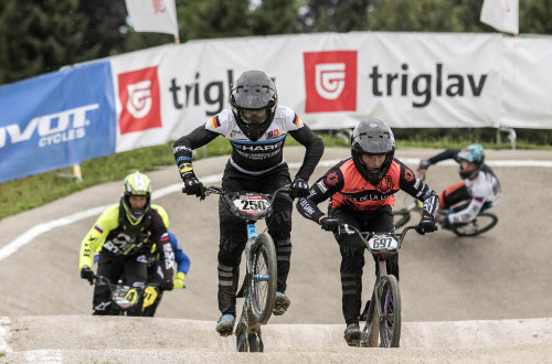 Tekmovanje v vožnji z bmx kolesi.