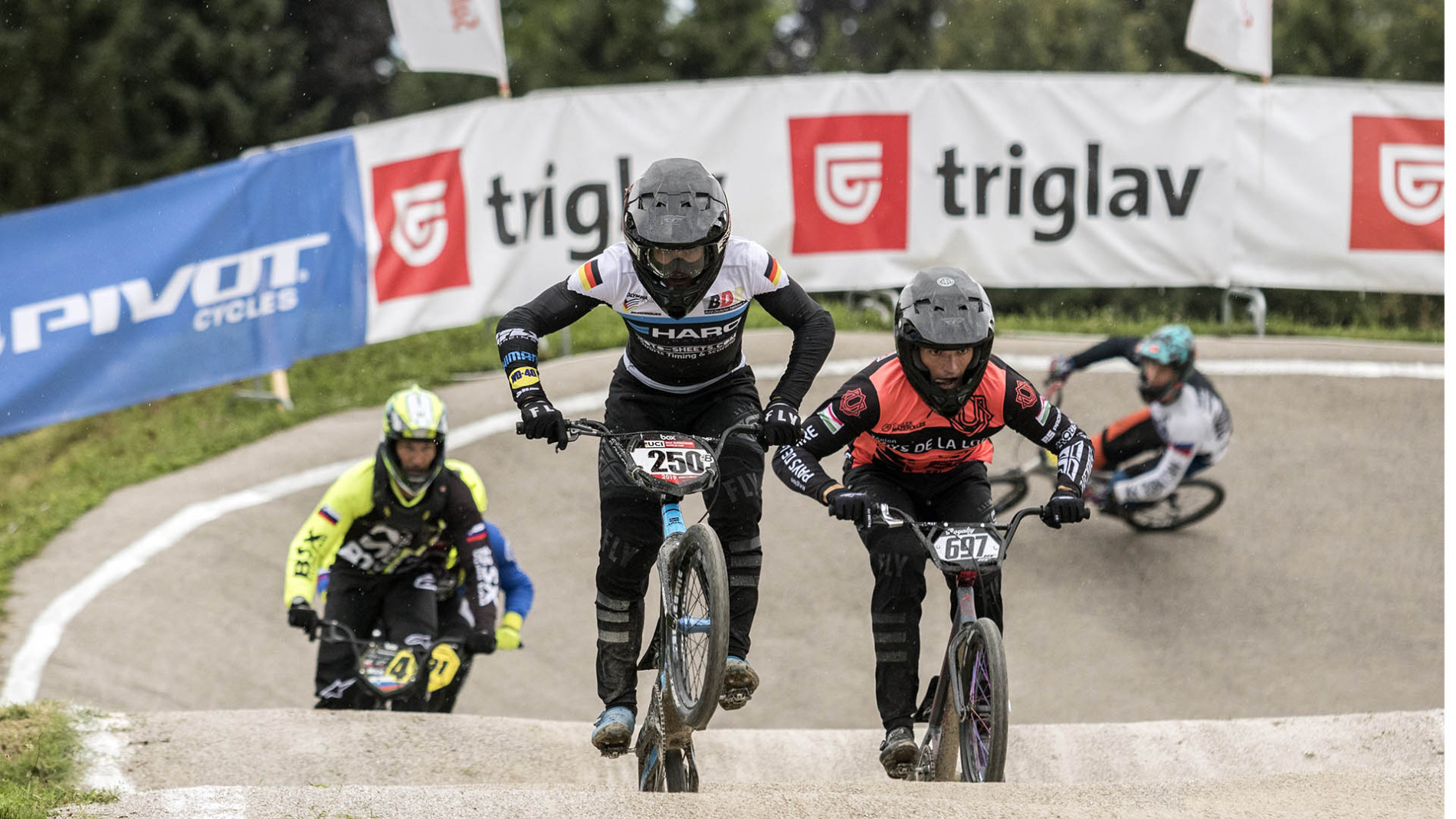 Tekmovanje v vožnji z bmx kolesi.