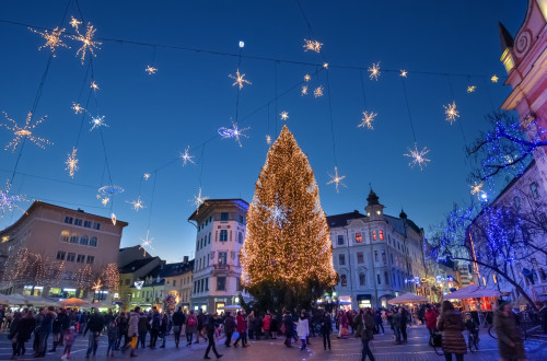 Praznično okrašena Ljubljana.